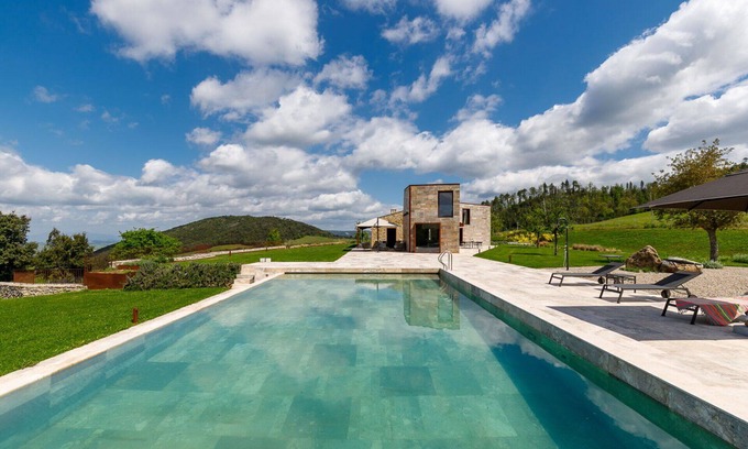 Volterra Villa | Private Villa with WIFI, private pool, hot tub, A/C, patio, pets allowed, close to San Gimignano