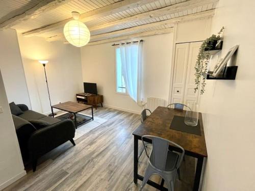 Montereau-Fault-Yonne Apartment | Proche Fontainebleau - Chez Christophe