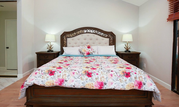West Covina House | PROMO 5% WEEKLY AND 40% MONTHLY DISCOUNTnTownhouse with 3 bedrooms&2.5 bathrooms