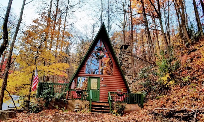 Chalet Village Ski Chalet | PROMO FOR WEEKLY STAY OF 5% Kozy Creek only 2 minutes from Ski Resort