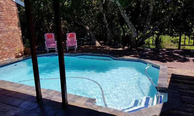 Port Elizabeth Villa | Protea Lodge- NO LOADSHEDDING