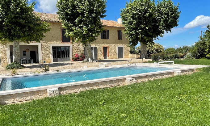 Caderousse House | Provencal building with swimming pool 10-12 beds - air conditioning with panoramic view