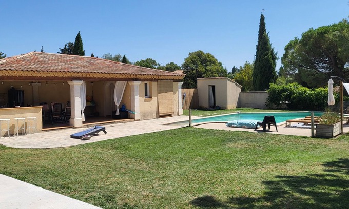 Serignan-du-Comtat House | Provencal House with Pool & Pool House
