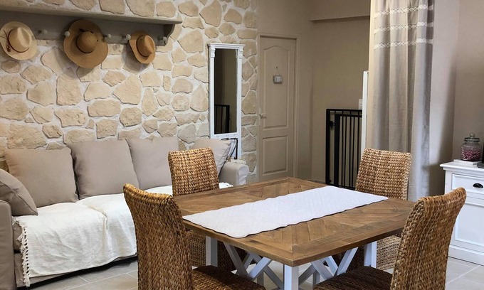 Bonnieux Apartment | Provence Luberon Bonnieux Rental Cottage Chez Basile