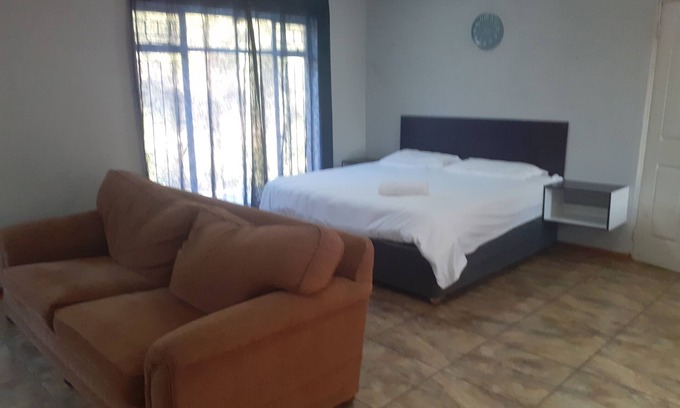 Nelspruit House | Proximity to Business Hubs – Ideal for Productivity and Relaxation!