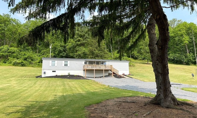 Bellefonte House | PSU & Fisherman's Paradise Retreat