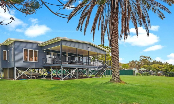 Meldale Apartment | Pumicestone Paradise | Waterfront Retreat