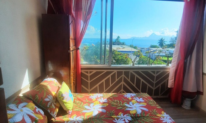Tahiti Apartment | Punaauia F3 Clim,wifi,parking,belle vue sur Marina et Moorea. Proches Commodités