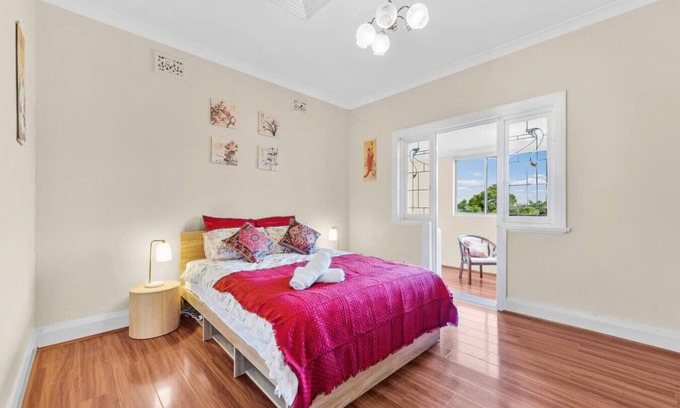 Putney House | Puntey 3-Bedroom Comfortable Villa with Parking and Cooking Facilities