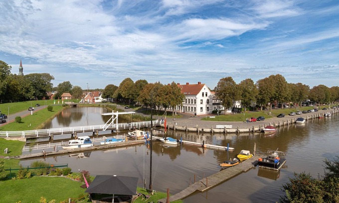 Toenning Apartment | Pure Eleganz am Wasser: Ferienhaus Poller 25 am Tönninger Hafen