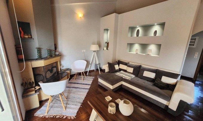 Longos Apartment | Pure relaxation: Well-kept holiday home in Loggos with garden, close to the beac