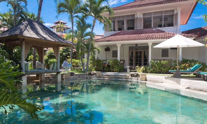 Seminyak Villa | Puri Dana - 5BR Colonial Villa (Ku De Ta Beach)