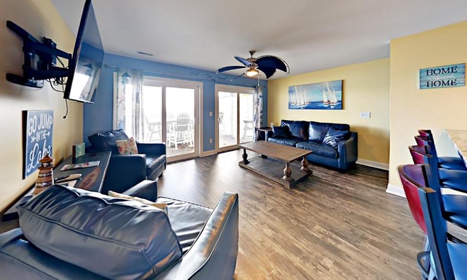 Put-in-Bay House | Put-in-Bay Waterfront Condo #202