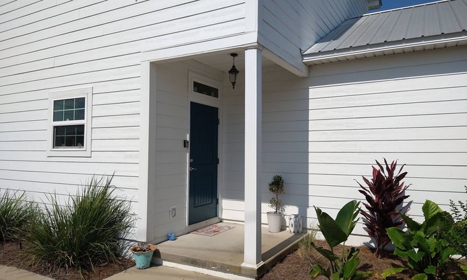 Kiska Beach Apartment | PVT POOL, 2 Br 1 Ba Apt. 1 Street Fr. bch. July special 50%off golfcart.nnnnn