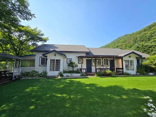 Heungjeonggyegok House | Pyeongchang Heungjeong Valley 409 Pension