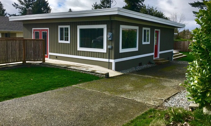 Point Roberts Cottage | Q's Cottage in South Beach - Quaint & Quiet,