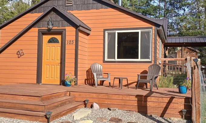 Martin City House | Quaint 2 bedroom house perfectly located for all of your Montana adventures!