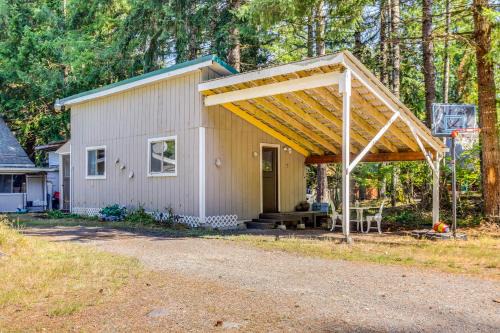 Paradise Estates Apartment | Quaint Ashford Studio Stay 5 Mi to Mt Rainier!