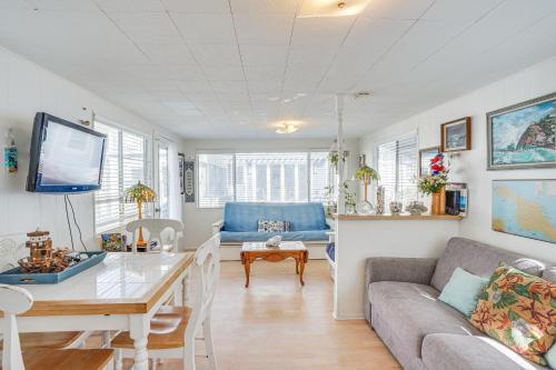 Avalon House | Quaint Avalon Cottage Less Than Half-Mi to Beaches!