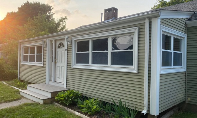 South Kingstown Cottage | Quaint Beach Cottage Walk to Narrow River