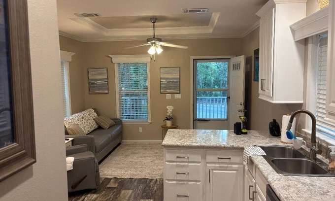 Crystal River Cottage | Quaint cottage tucked away in Crystal River. 1 Bedroom 1 Bath.