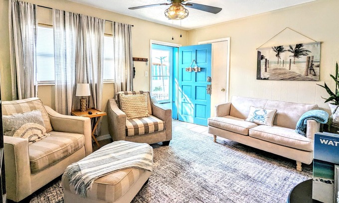 Crescent Beach Cottage | Quaint, Cute and Clean! Sleep 4 comfortably