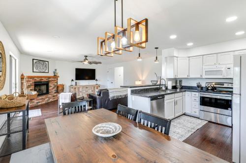 Flagstaff Apartment | Quaint Flagstaff Condo with Balcony about 6 Mi to Dtwn!