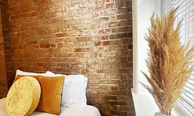 Pittsburgh Apartment | Quaint Highland Park Two Bedroom Apartment ~ Pet Friendly!