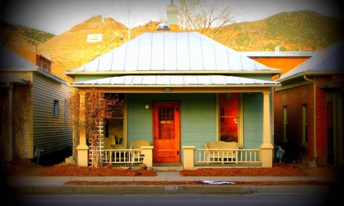 Salida House | Quaint, historic home on Alpine Park, downtown Salida
