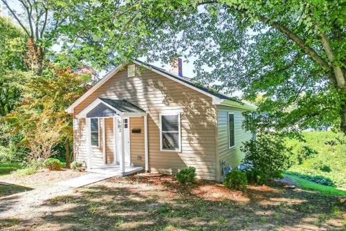 Lincolnton House | Quaint Newly Renovated Downtown Cottage