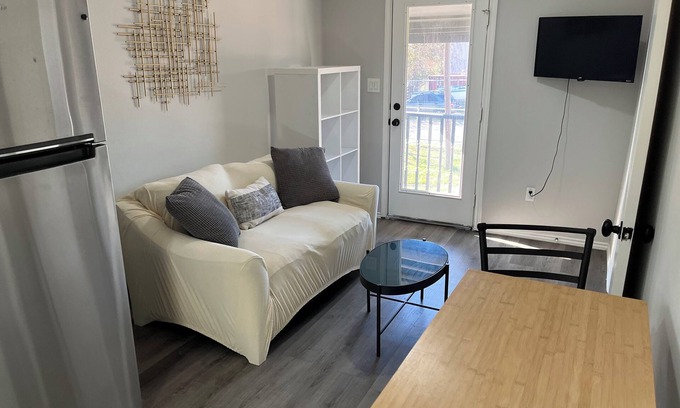 Washington Ave./ Memorial Park Condo | Quaint one bedroom conveniently walkable