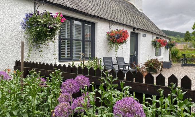 Drumnadrochit Cottage | Quaint Traditional Cottage With Modern Interior, Drumnadrochit, Loch Ness
