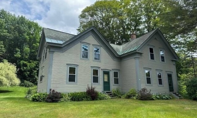 Warren House | Quaint Vermont farmhouse in Warren Village