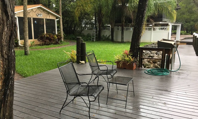 Homosassa Cottage | Quaint Waterfront Cottage-75 Ft. Boat dock
