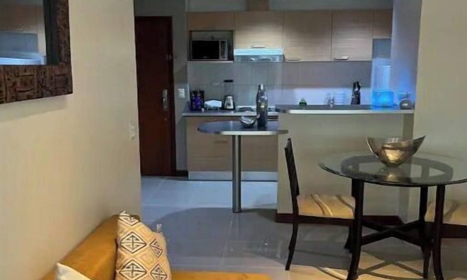 Guayaquil Condo | Quali-Fornia Modern Suite en Torres Del Sol 1