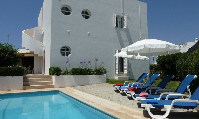 Vale de Carro Villa | Quality 4 Bedroom Villa Air-Conditioning, Private Pool, Nr. Beach & Everything! For 8-10 persons.
