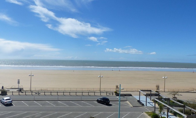 Saint-Jean-de-Monts Apartment | Quality apartment, facing the sea in Saint Jean de Monts, close to entertainment.