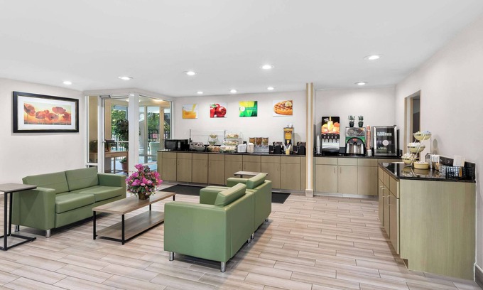 Northlake Hotel | Quality Inn Atlanta Northlake