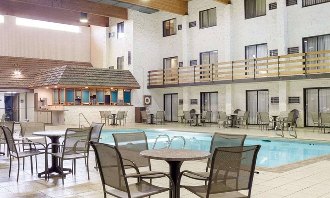 Bismarck Hotel | Quality Inn Bismarck I-94