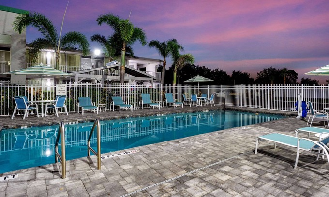 Bayshore Gardens Hotel | Quality Inn Bradenton - Sarasota North