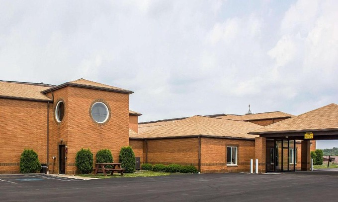 Clarion Hotel | Quality Inn Clarion
