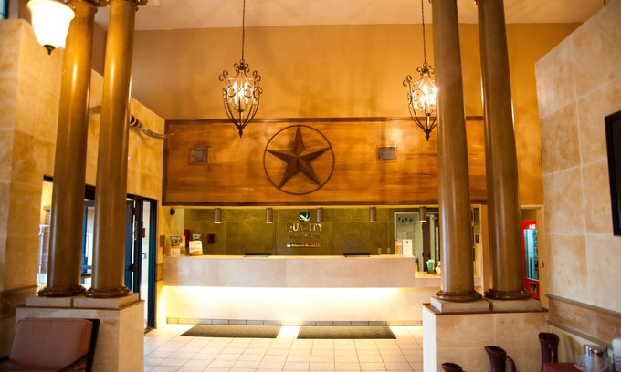 Del Valle Hotel | Quality Inn & Suites Airport