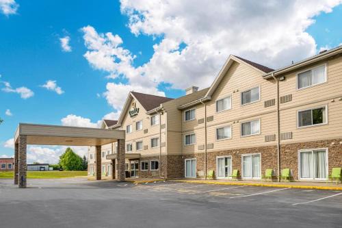 Bathurst Hotel | Quality Inn & Suites