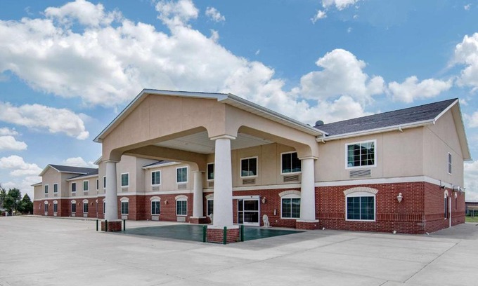 Clayton Hotel | Quality Inn & Suites Clayton, NM