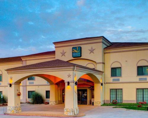 Glen Rose Hotel | Quality Inn & Suites Glen Rose