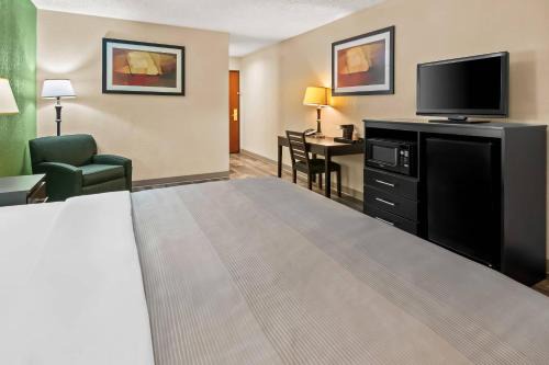 Granbury Hotel | Quality Inn & Suites - Granbury