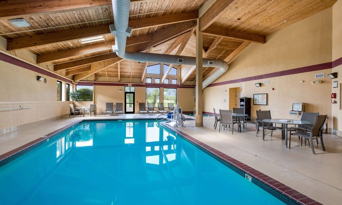 Lawrence Hotel | Quality Inn & Suites Lawrence - University Area