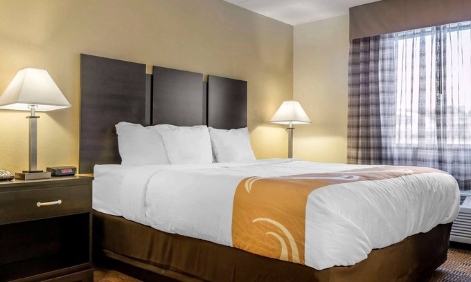 Bairdford Hotel | Quality Inn & Suites Pittsburgh Harmarville