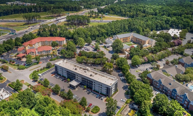 Morrisville Hotel | Quality Inn & Suites Raleigh Durham Airport