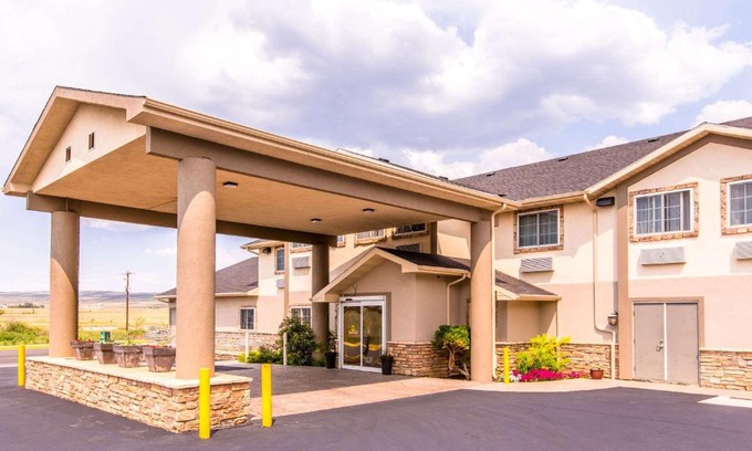Laramie Hotel | Quality Inn & Suites University